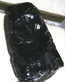 Karelj / Public domain.  https://commons.wikimedia.org/wiki/File:Obsidian_1.jpg