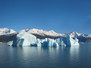 https://cs.wikipedia.org/wiki/Voda#/media/Soubor:Glacial_iceberg_in_Argentina.jpg  CC BY 2.0