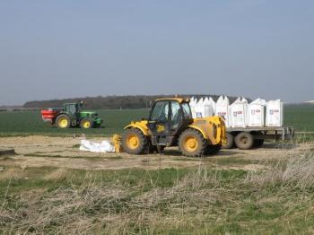 Michael Trolove / Fertiliser application to Oil Seed Rape;  https://upload.wikimedia.org/wikipedia/commons/f/f6/Fertiliser_application_to_Oil_Seed_Rape_-_geograph.org.uk_-_1218472.jpg