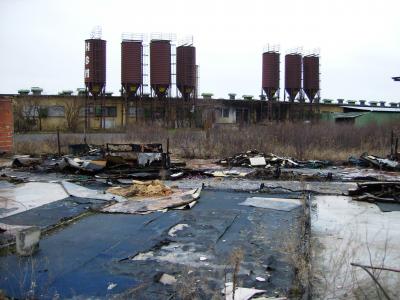 Zdroj: Wikipedia („Brownfield u Jenstejna“ od Petr Vilgus – Vlastní dílo. Licencováno pod CC BY-SA 3.0 via Wikimedia Commons - https://commons.wikimedia.org/wiki/File:Brownfield_u_Jenstejna.jpg#/media/File:Brownfield_u_Jenstejna.jpg\